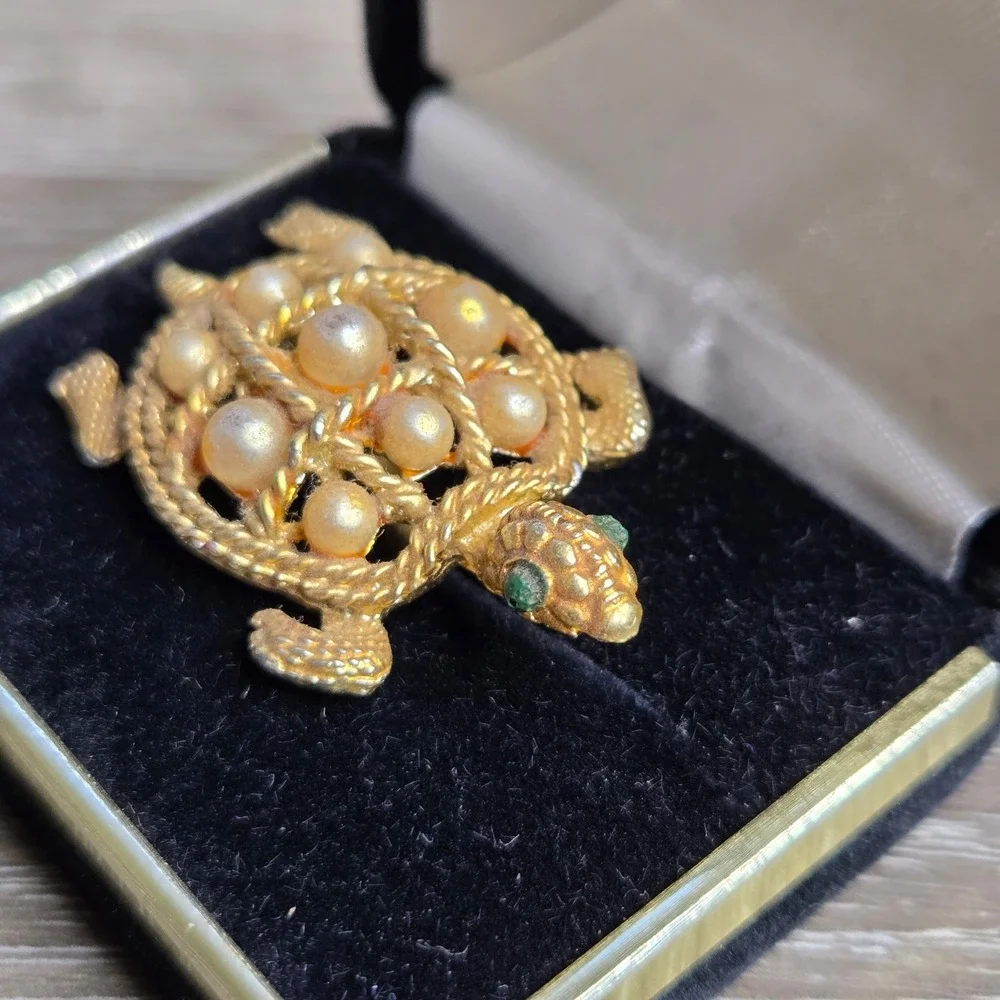 Vintage Turtle Brooch Pin Gold Tone Faux Pearl Green Eyes Figural 1.6